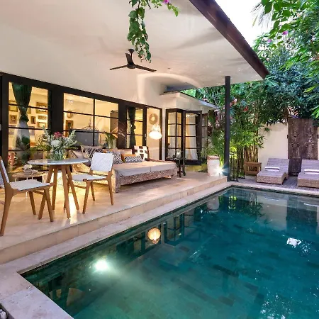 Villa Lora By Villa Finder