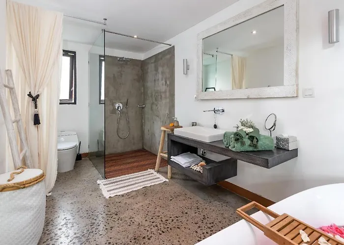 Villa Lora By Finder